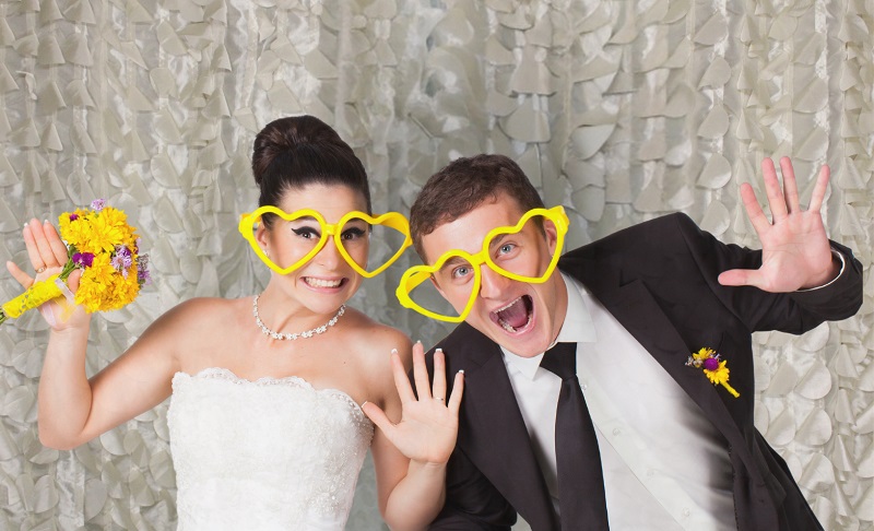 bridegroom - yellow glasses