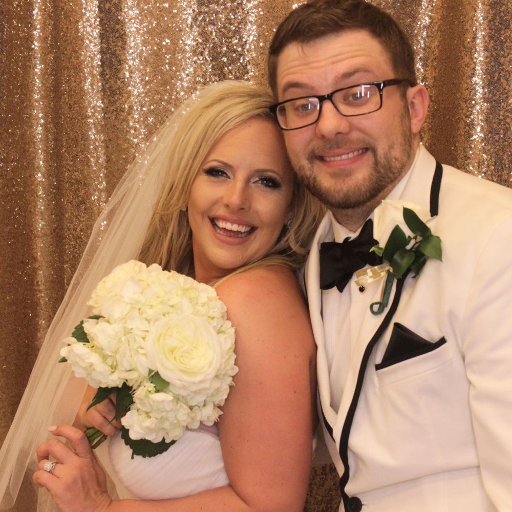 wedding-gold-backdrop-portrait