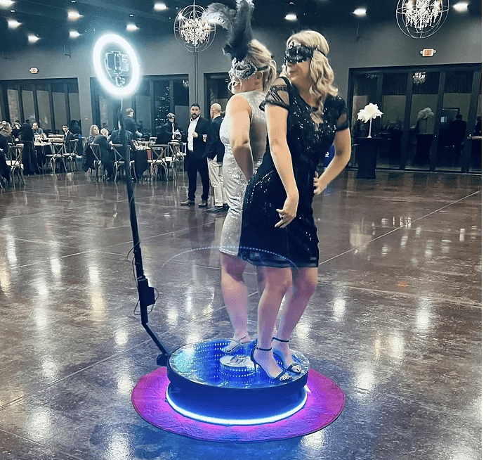 Snapqube open air digital selfie photo booth station