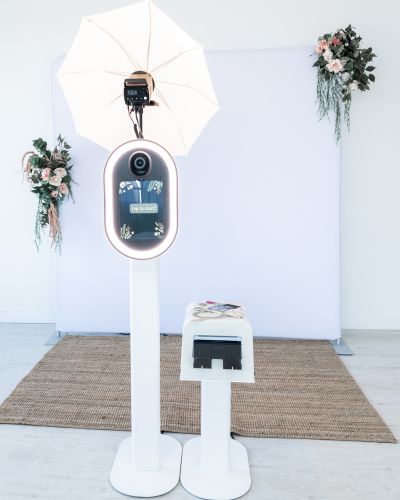 Snapqube glam photo booth setup all white photo booth white backdrop
